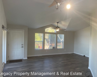 7227 Biela Way - Photo Thumbnail 23