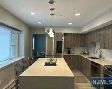 460 Park Road - Photo Thumbnail 10