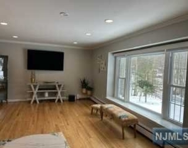 460 Park Road - Photo Thumbnail 18