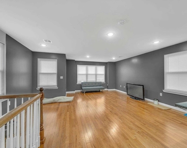 257 Jelliff Avenue - Photo Thumbnail 1