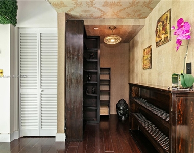 7728 Collins Ave - Photo Thumbnail 2