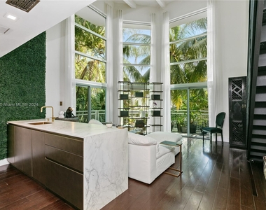 7728 Collins Ave - Photo Thumbnail 15