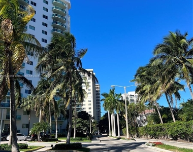 19380 Collins Ave - Photo Thumbnail 1