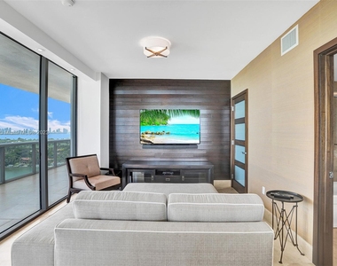 5875 Collins Ave - Photo Thumbnail 42