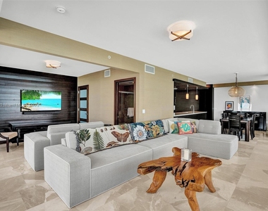 5875 Collins Ave - Photo Thumbnail 4