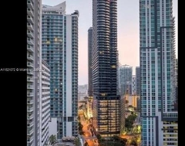 1000 Brickell Plaza - Photo Thumbnail 10