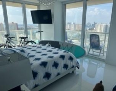 16699 Collins Ave - Photo Thumbnail 12