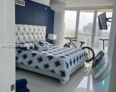 16699 Collins Ave - Photo Thumbnail 11