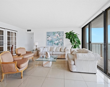 1450 Brickell Bay Dr - Photo Thumbnail 2