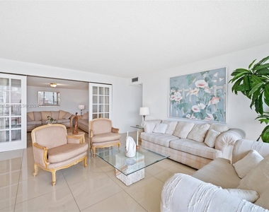 1450 Brickell Bay Dr - Photo Thumbnail 8