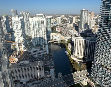 465 Brickell Ave - Photo Thumbnail 13