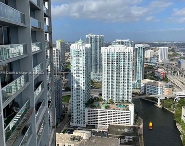 465 Brickell Ave - Photo Thumbnail 8