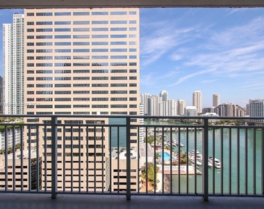 1111 Brickell Bay Dr - Photo Thumbnail 6