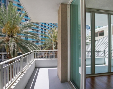 1111 Brickell Bay Dr - Photo Thumbnail 17