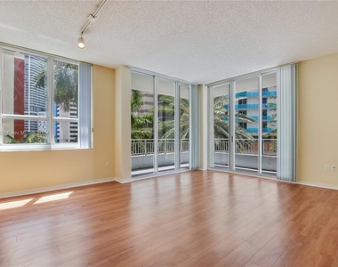 1111 Brickell Bay Dr - Photo Thumbnail 13