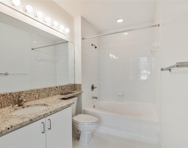 1111 Brickell Bay Dr - Photo Thumbnail 22