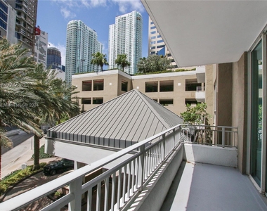 1111 Brickell Bay Dr - Photo Thumbnail 18