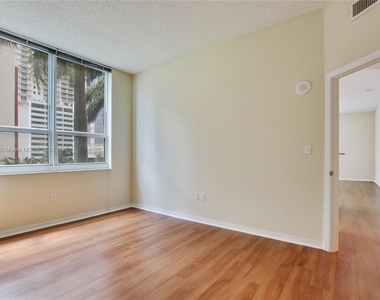 1111 Brickell Bay Dr - Photo Thumbnail 31