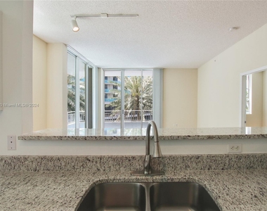 1111 Brickell Bay Dr - Photo Thumbnail 8