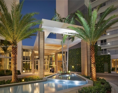 16385 Biscayne Blvd - Photo Thumbnail 2