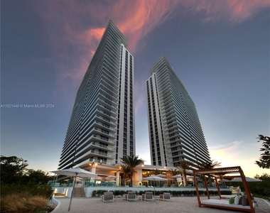 16385 Biscayne Blvd - Photo Thumbnail 20