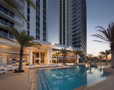 16385 Biscayne Blvd - Photo Thumbnail 17