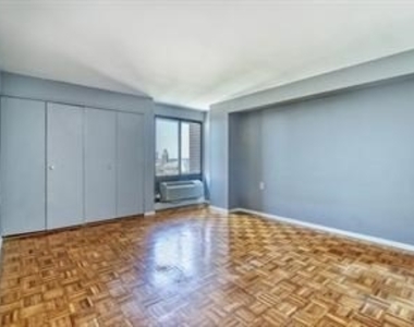 1105 Massachusetts Ave - Photo Thumbnail 1