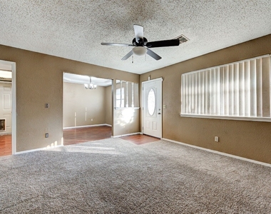 4509 Royal Oak Drive - Photo Thumbnail 5