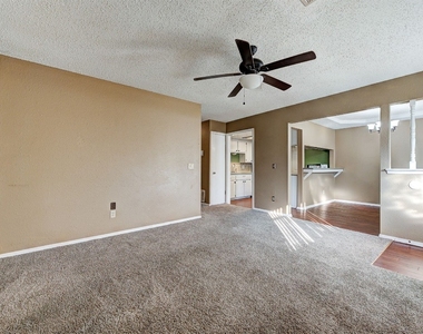 4509 Royal Oak Drive - Photo Thumbnail 4