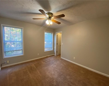 605 Suwanee Lakes Circle - Photo Thumbnail 13