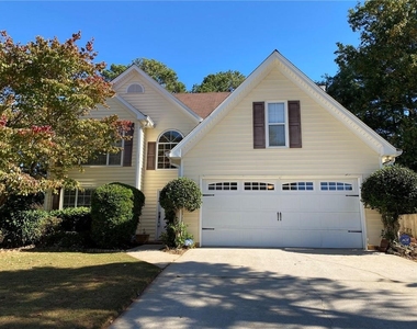 605 Suwanee Lakes Circle - Photo Thumbnail 0