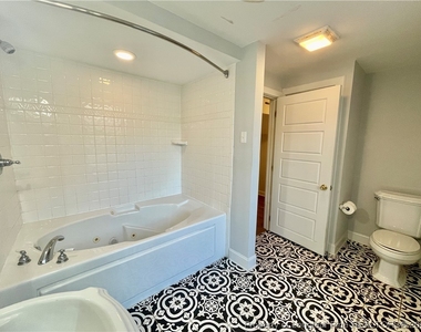 121 Hinsdale Avenue - Photo Thumbnail 25