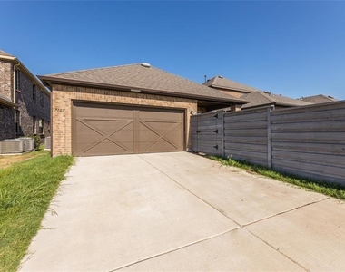 7105 Wildflower Way - Photo Thumbnail 16