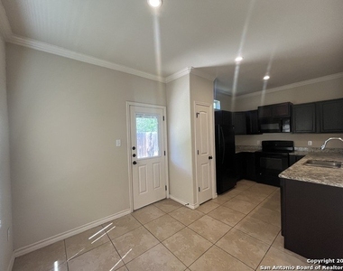 6623 Mia Way - Photo Thumbnail 6