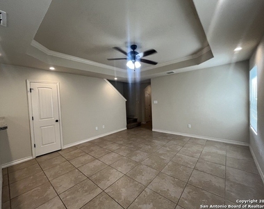 6623 Mia Way - Photo Thumbnail 3