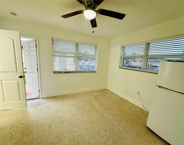 3085 W Flagler St - Photo Thumbnail 2