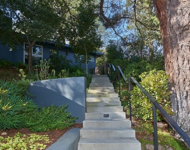 8811 Wonderland Ave - Photo Thumbnail 2