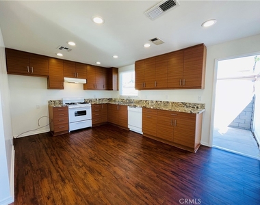 8465 Quartz Avenue - Photo Thumbnail 2