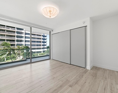 10203n Collins Ave - Photo Thumbnail 33