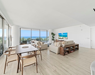 10203n Collins Ave - Photo Thumbnail 16