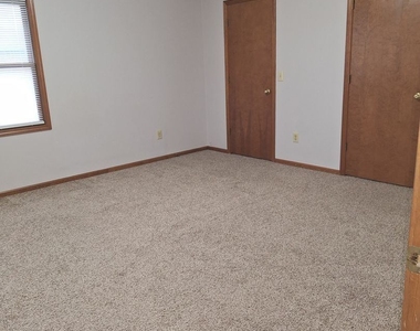 1525 Hawk Circle - Photo Thumbnail 11