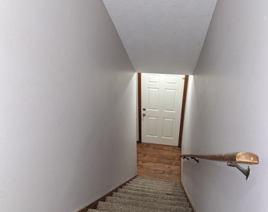 1525 Hawk Circle - Photo Thumbnail 19