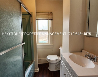 1427 Spruce Street - Photo Thumbnail 11