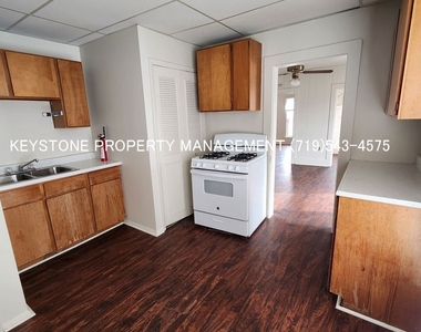 1427 Spruce Street - Photo Thumbnail 10