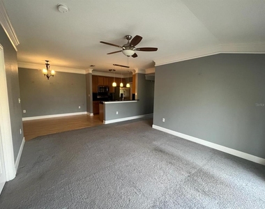 5483 Vineland Road - Photo Thumbnail 4