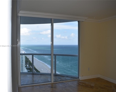 6365 Collins Ave - Photo Thumbnail 9