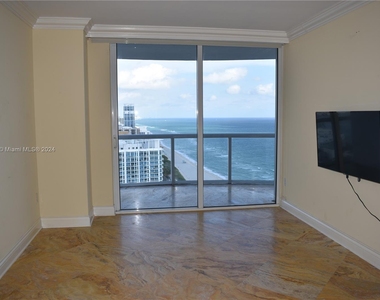 6365 Collins Ave - Photo Thumbnail 10