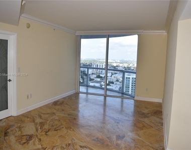 6365 Collins Ave - Photo Thumbnail 19