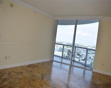 6365 Collins Ave - Photo Thumbnail 6