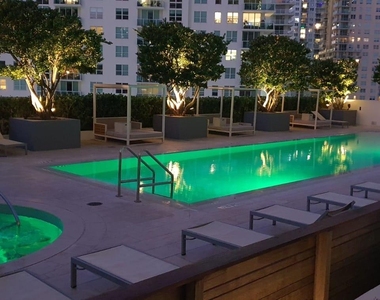 1300 Brickell Bay Dr - Photo Thumbnail 18